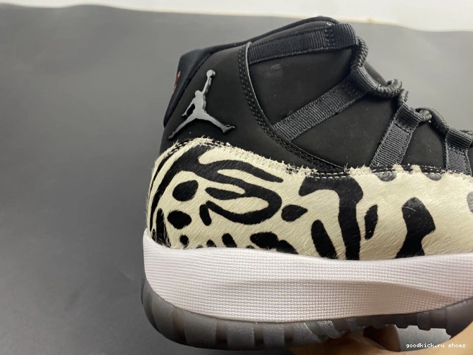 INSTINCT AIR JORDAN ANIMAL AR0715-010 11 0821